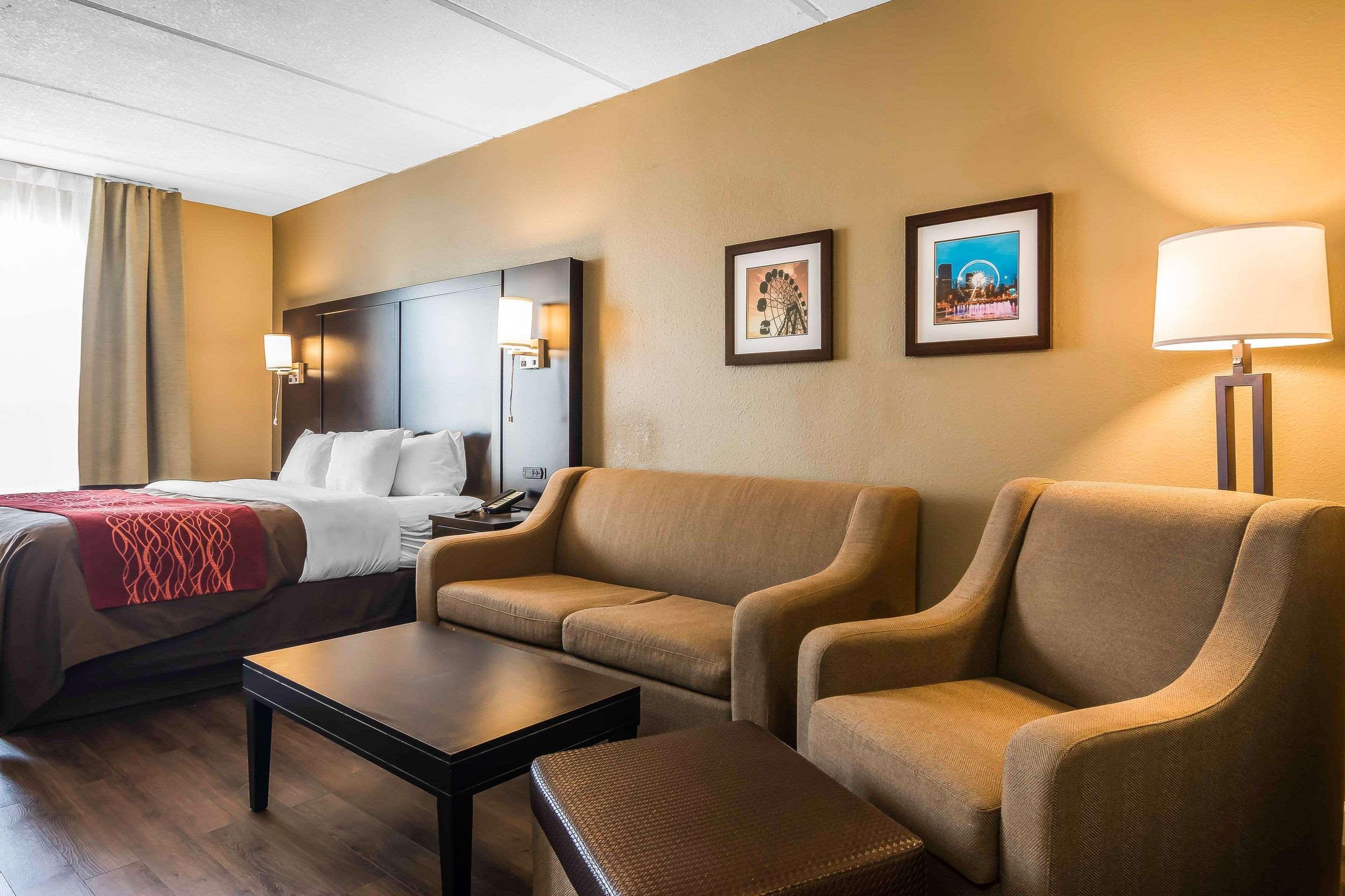 Comfort Inn & Suites Near Six Flags Lithia Springs Exterior photo