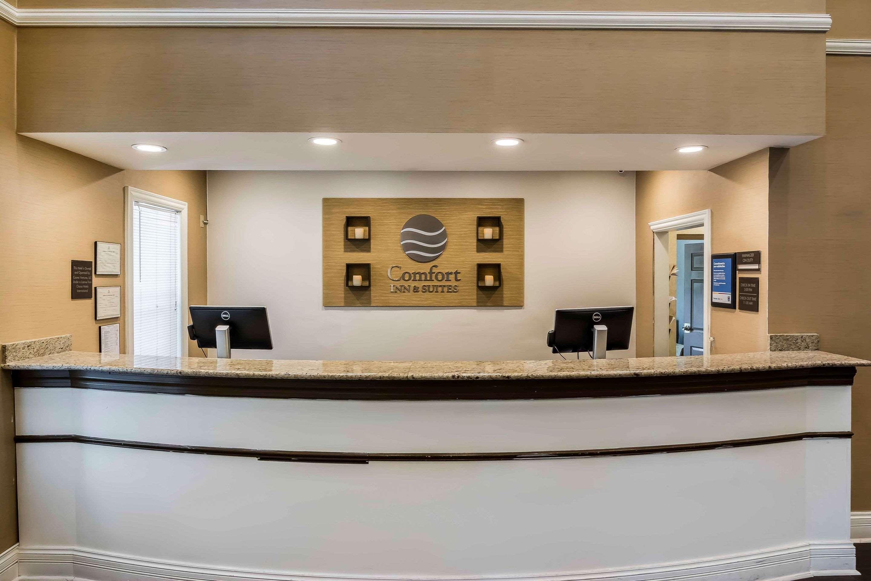 Comfort Inn & Suites Near Six Flags Lithia Springs Exterior photo