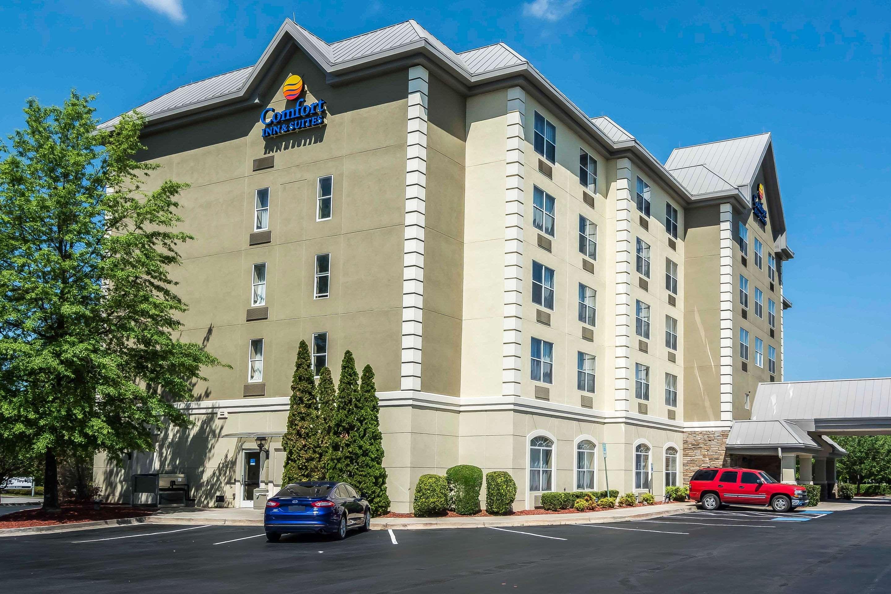 Comfort Inn & Suites Near Six Flags Lithia Springs Exterior photo