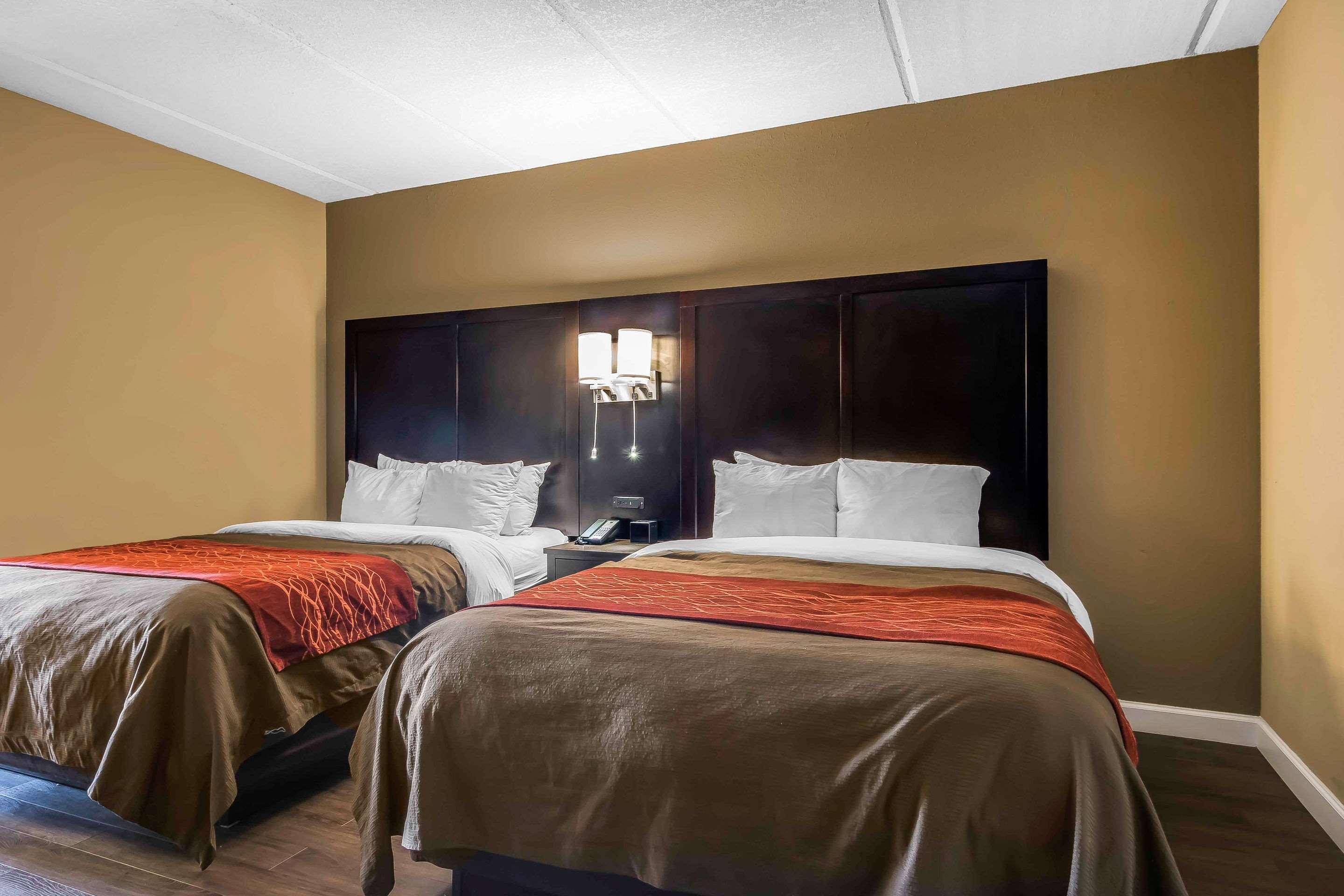 Comfort Inn & Suites Near Six Flags Lithia Springs Exterior photo