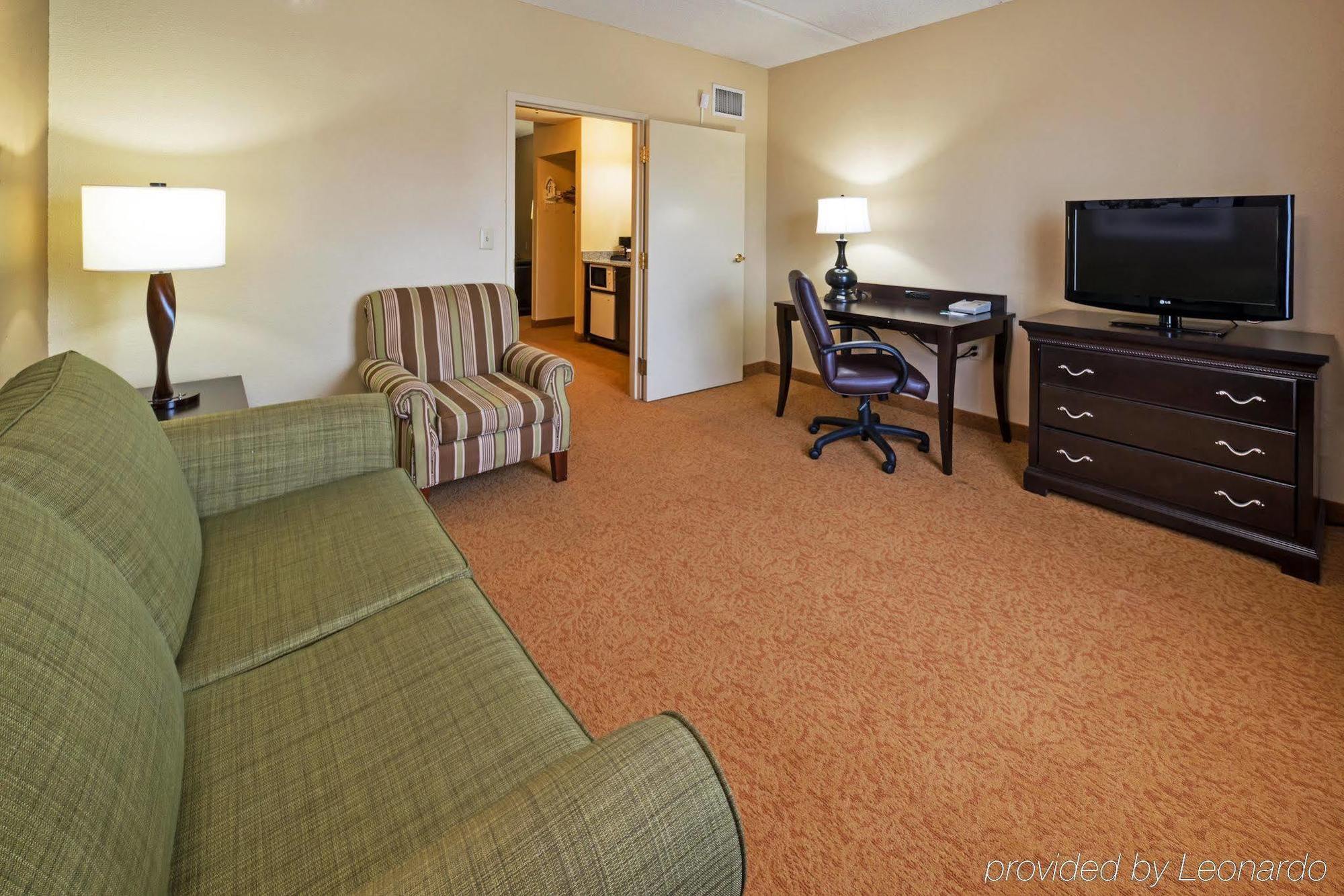 Comfort Inn & Suites Near Six Flags Lithia Springs Exterior photo