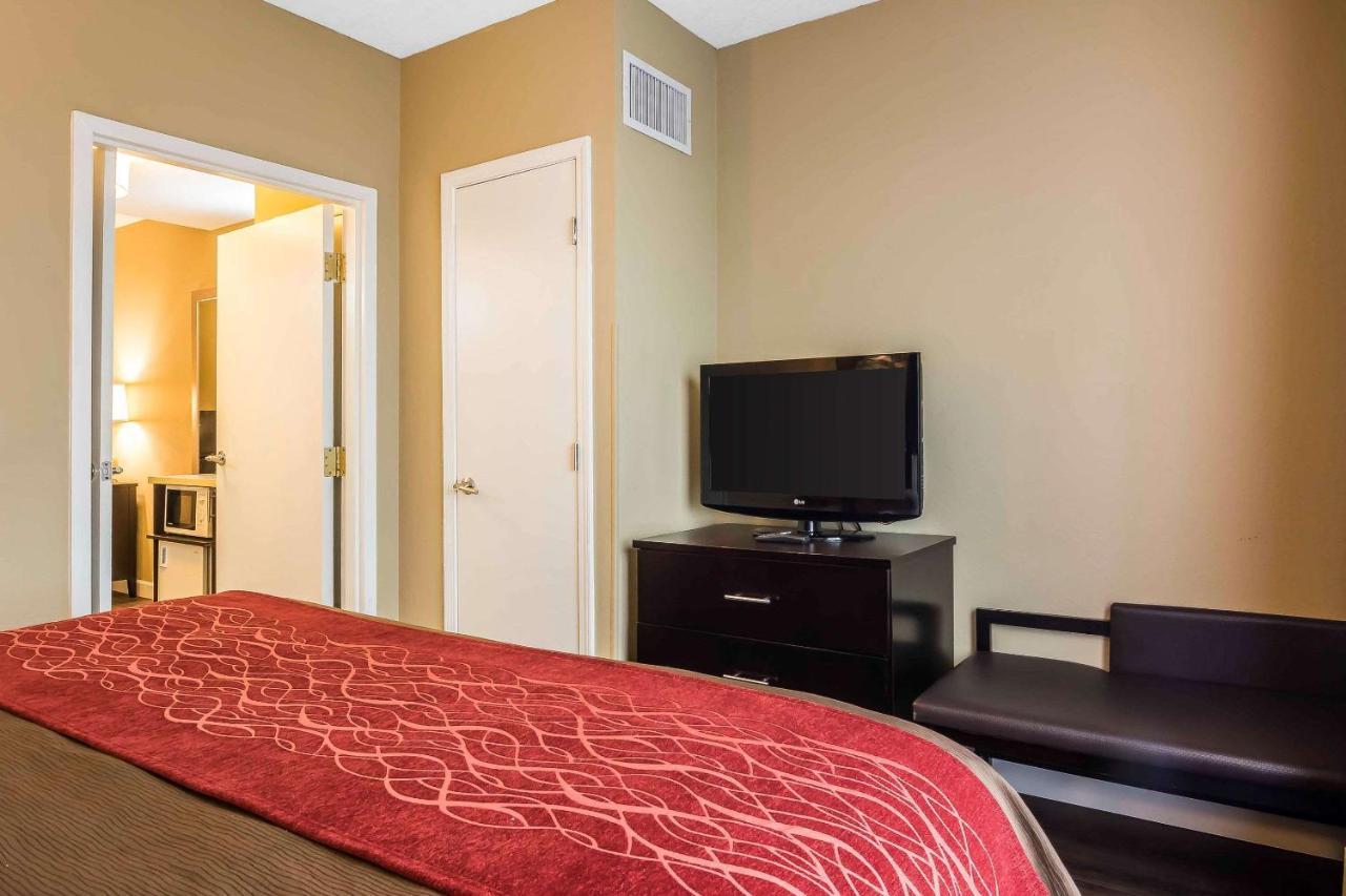 Comfort Inn & Suites Near Six Flags Lithia Springs Exterior photo